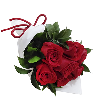 5753 Buquê com 07 Rosas Vermelhas em Papel de seda